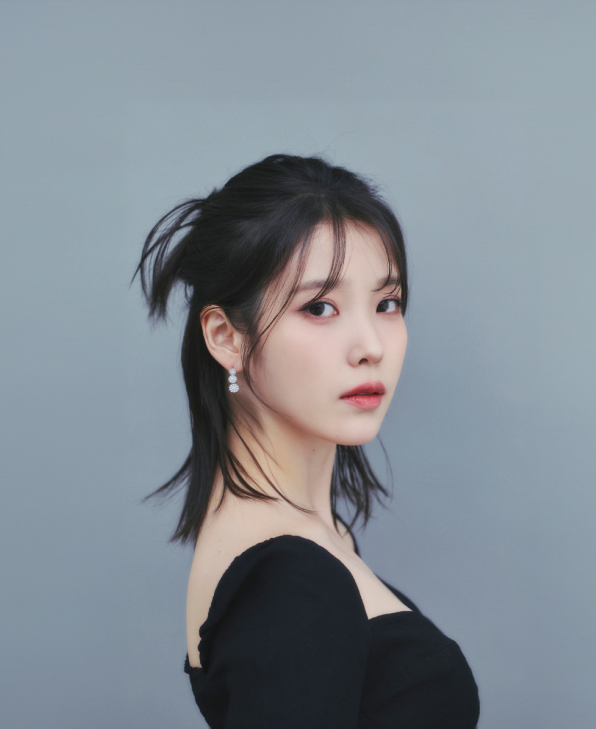 IU